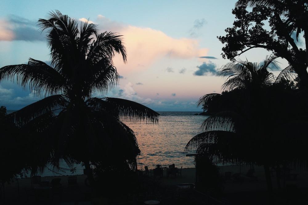 Crown Beach Hotel Seychelles Pointe Au Sel Eksteriør bilde